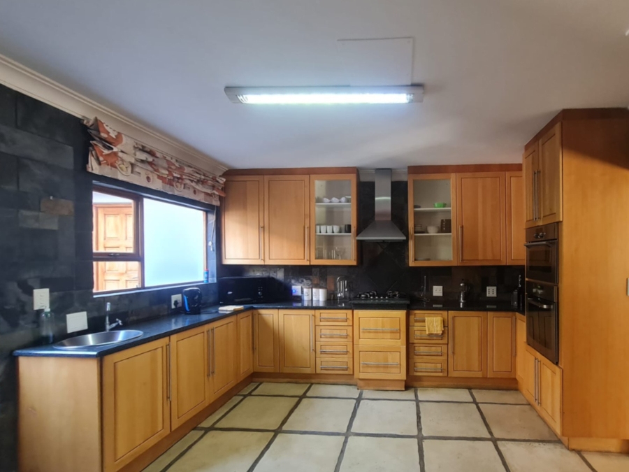 To Let 5 Bedroom Property for Rent in Eagles Landing North West